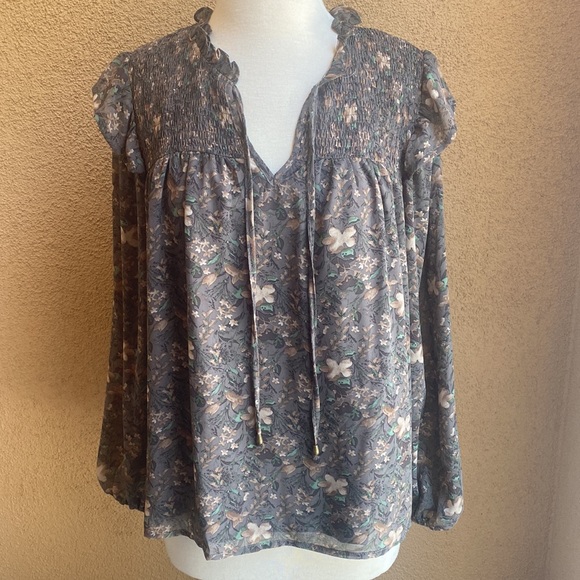 Beautiful Chiffon Top - Picture 4 of 11